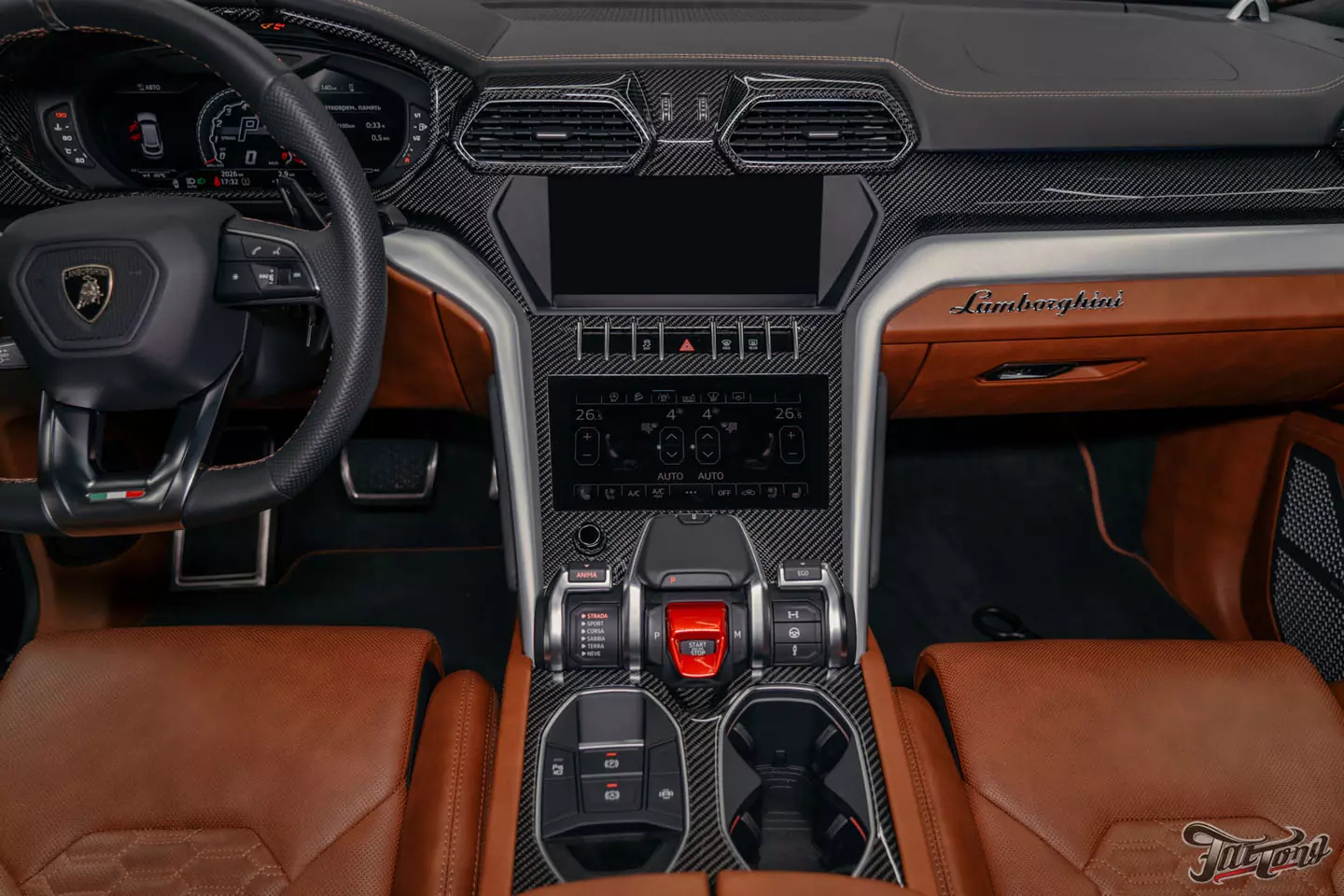 Ламинация элементов салона карбоном в шикарном Lamborghini Urus